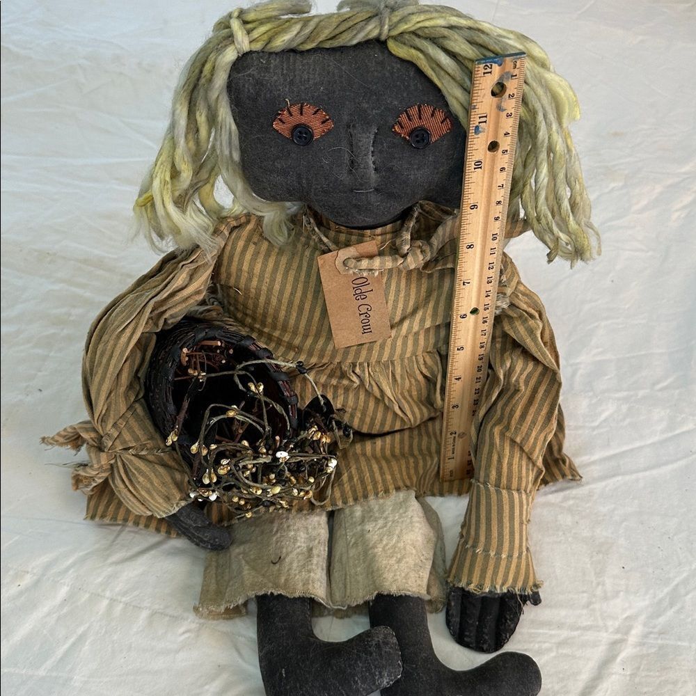 Doll Chloe Hand Crafted Rustic Folk with Black Basket Old Crow - Picture 6 of 10